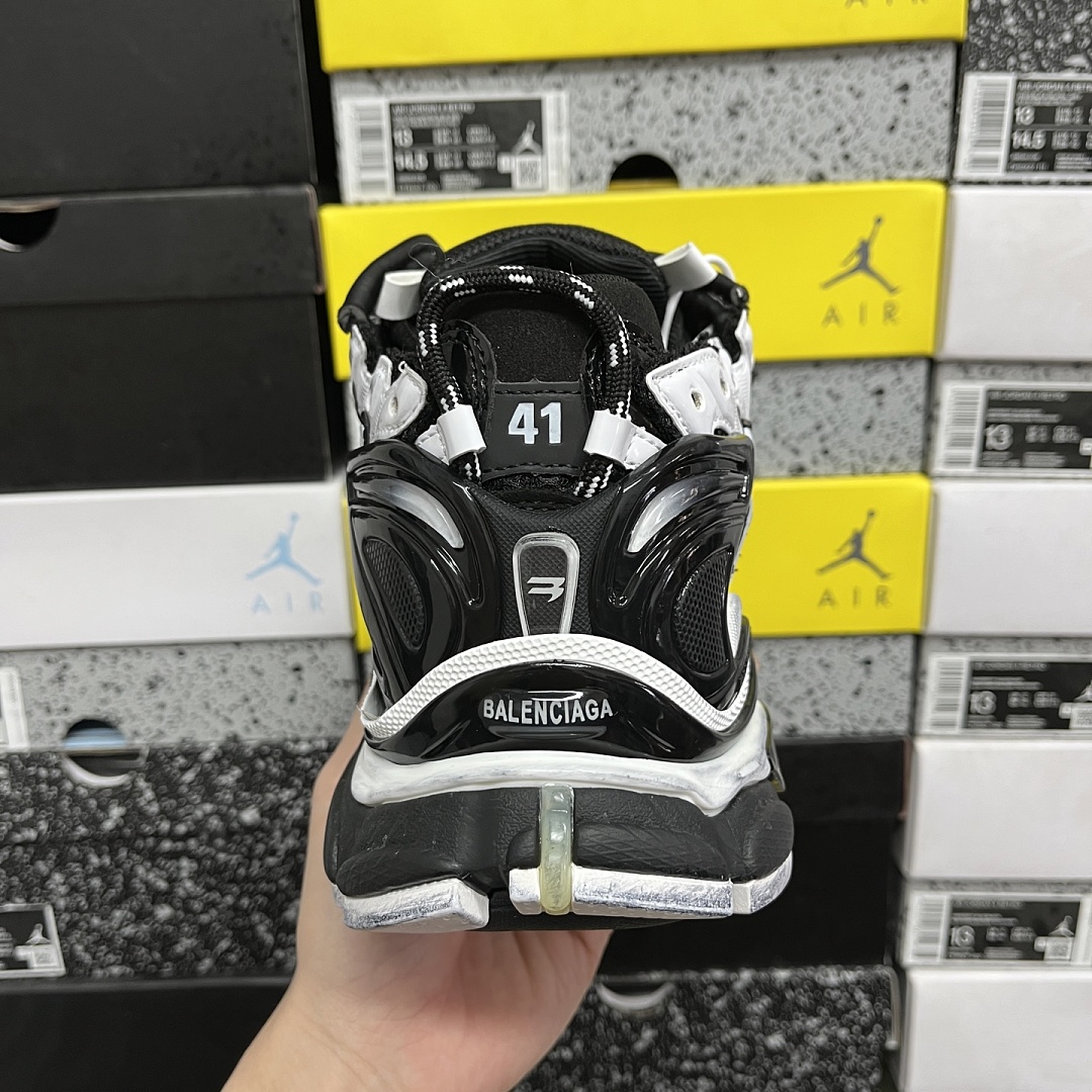 Balenciaga BLCG Runner 7.5 - Image 6