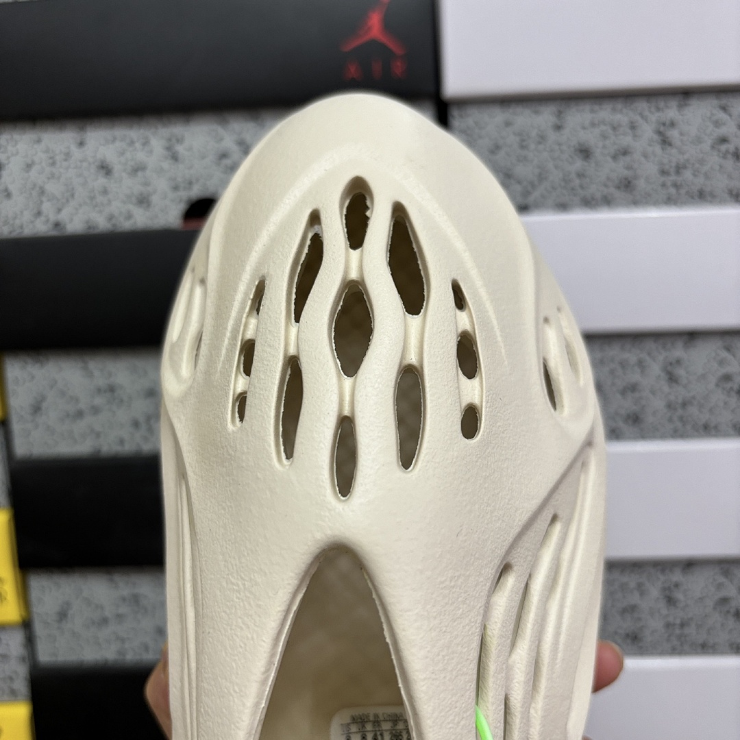 Adidas Slide/Foam Runner - Image 67