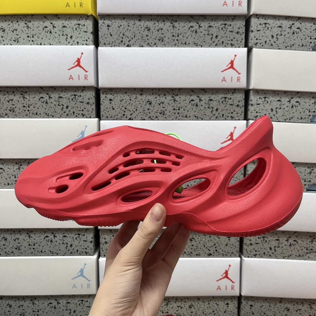 Adidas Slide/Foam Runner - Image 110