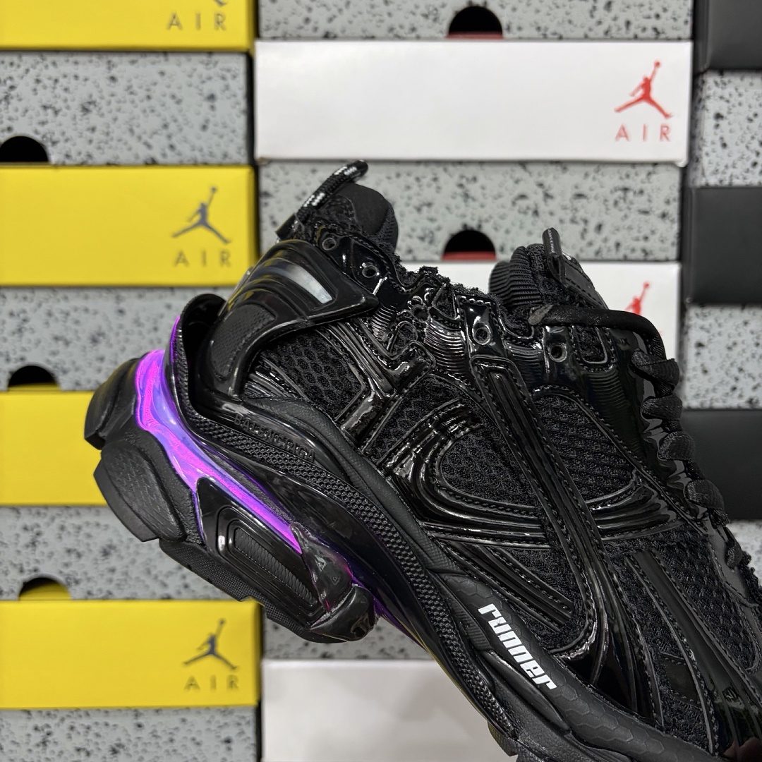 Balenciaga Runner LED Black 7.5 - Image 3