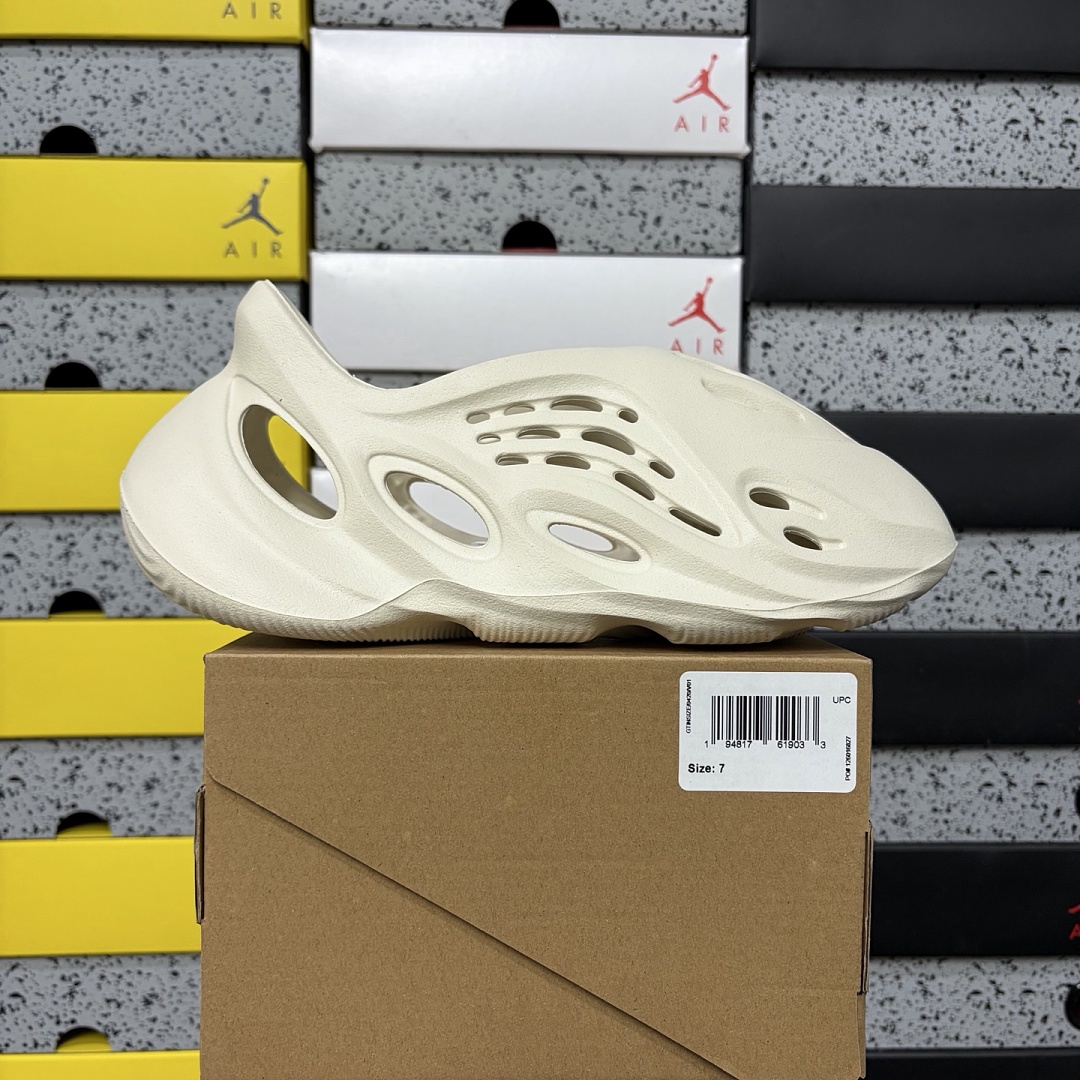 Adidas Yeezy Foam RNNR Ararat Clogs
