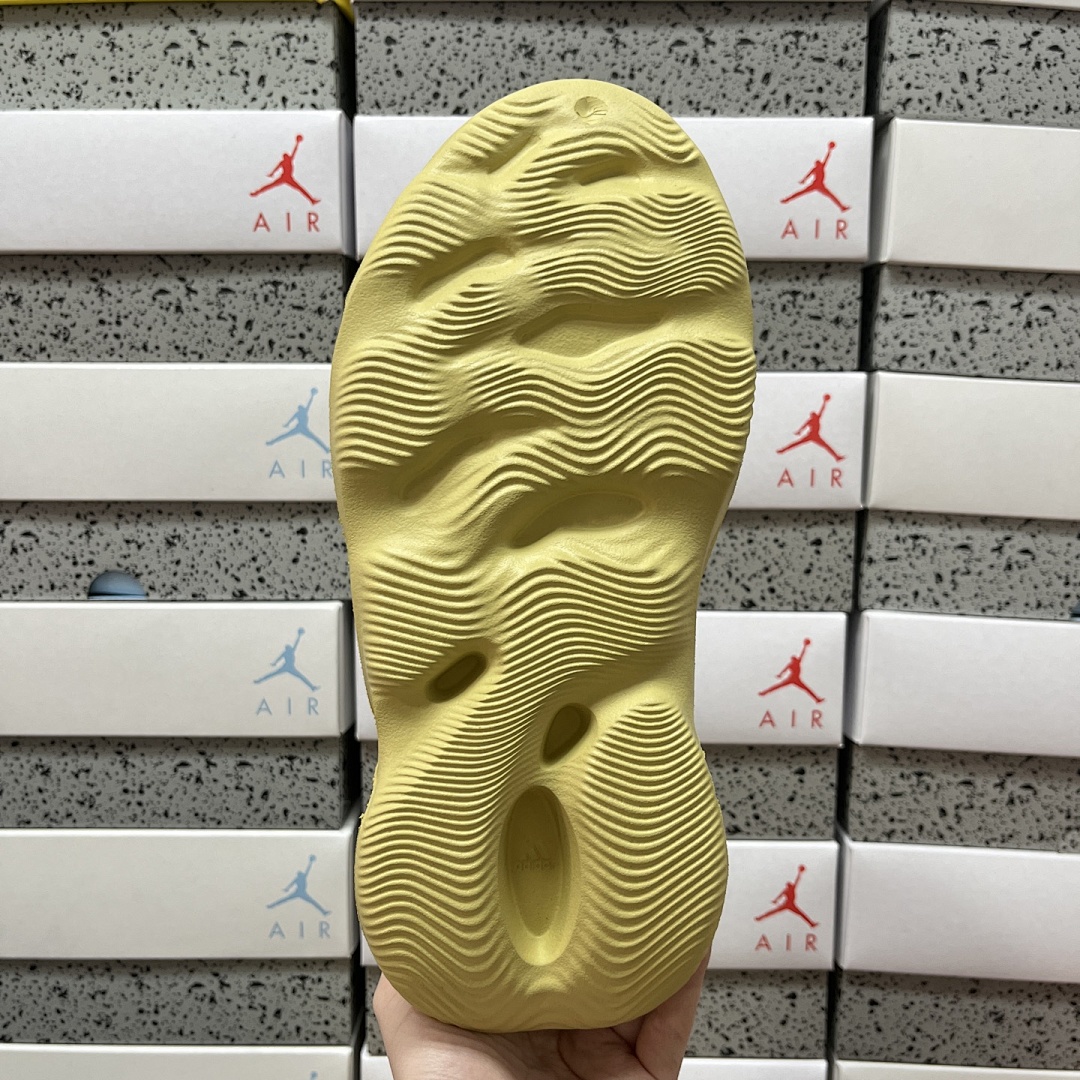Adidas Slide/Foam Runner - Image 29