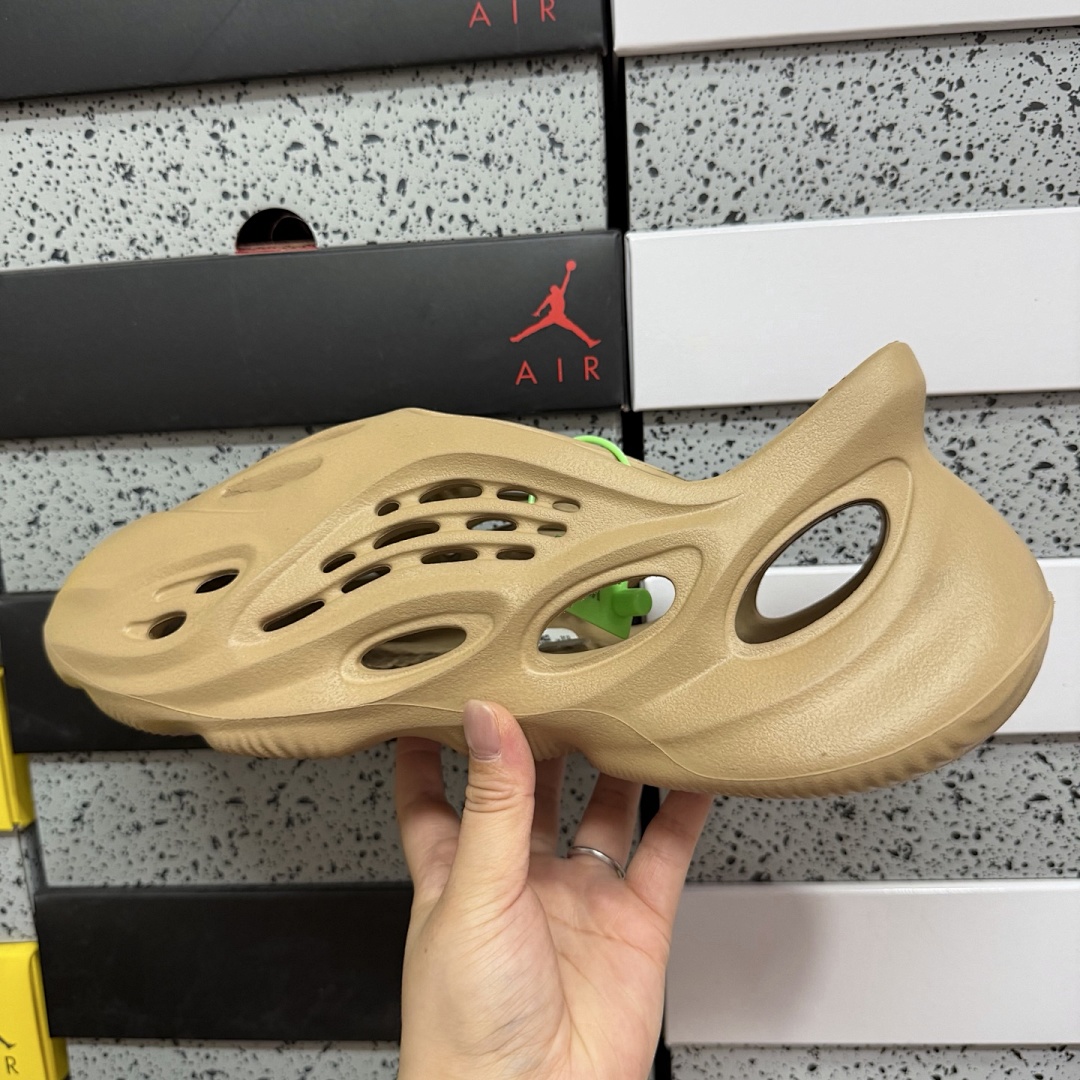 Adidas Slide/Foam Runner - Image 19