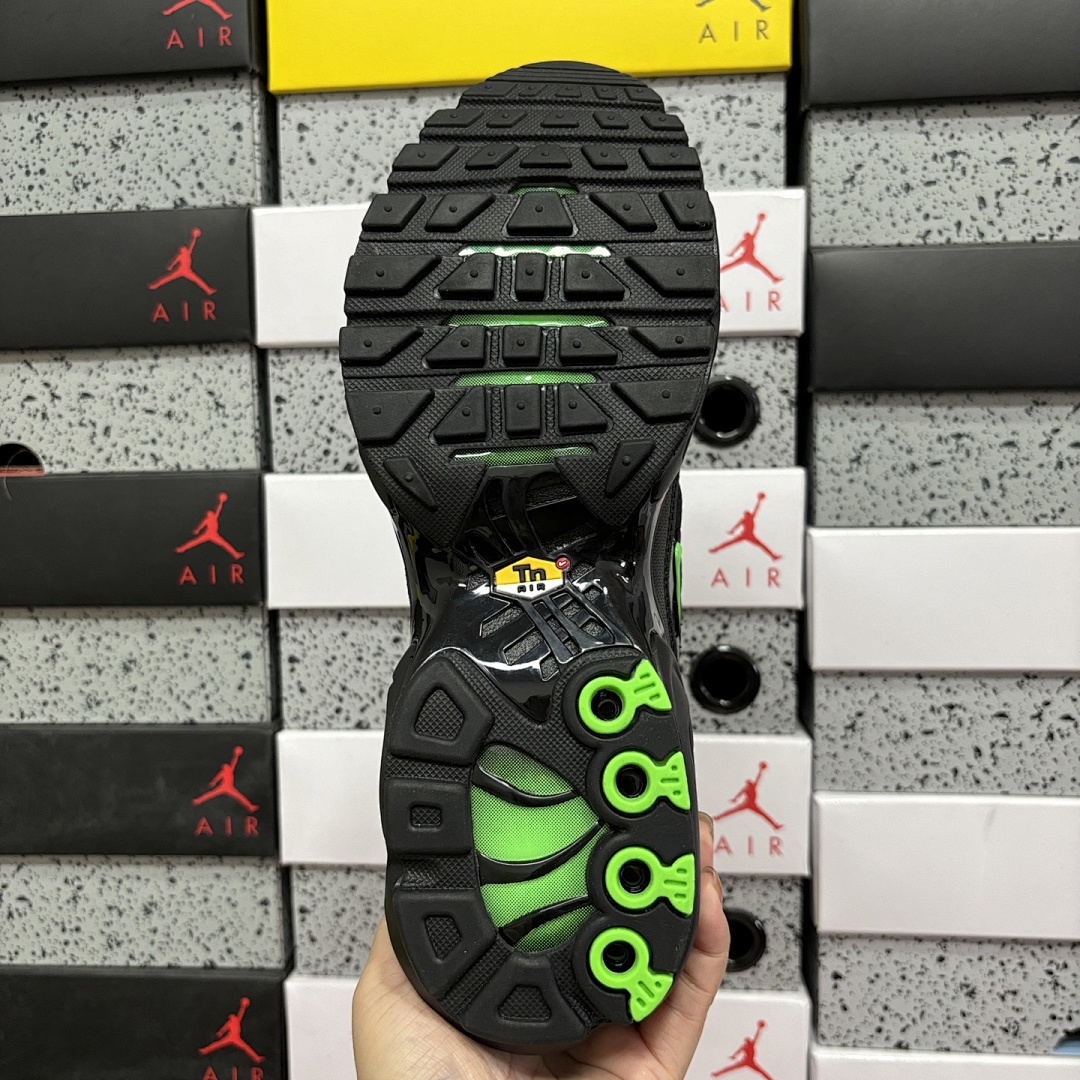 Nike Air Max Plus Black Green Strike - Image 3