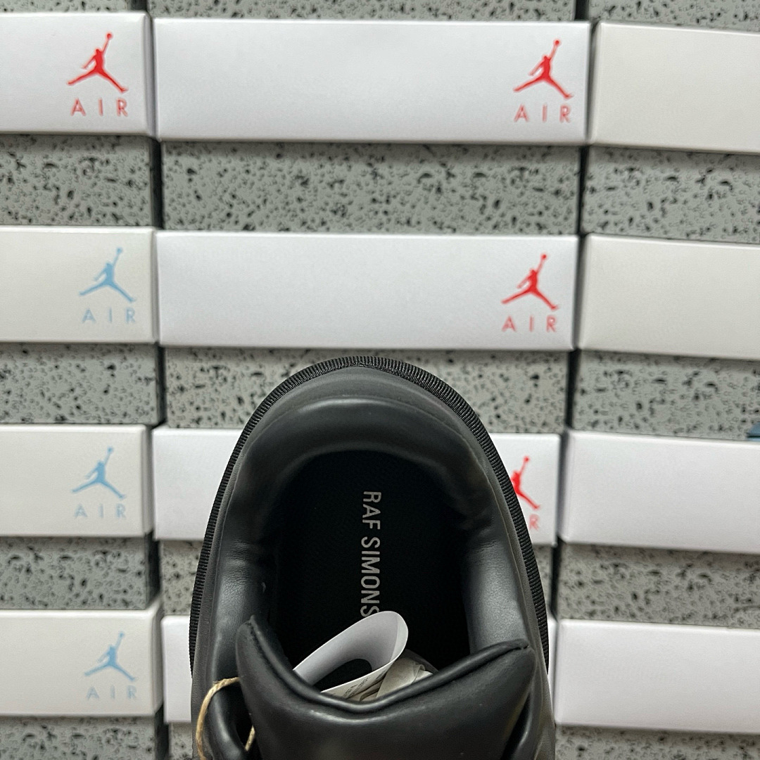 On Running Raf Simons Low Top (Black ANTEI) - Image 8
