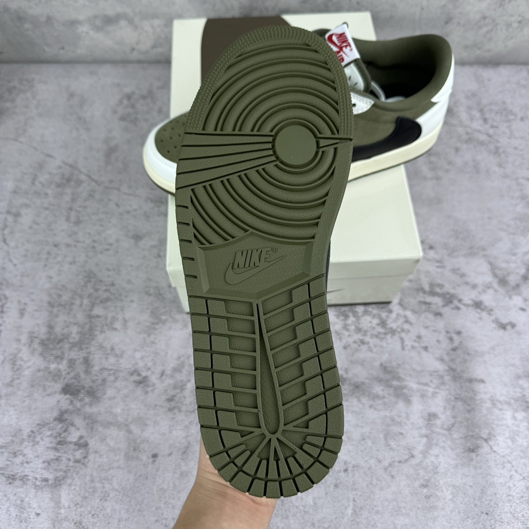 Chanel Nike Dunk SB Low Pro - Image 6
