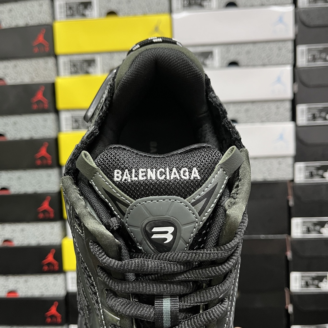Balenciaga BLCG Runner 7.0 - Image 4