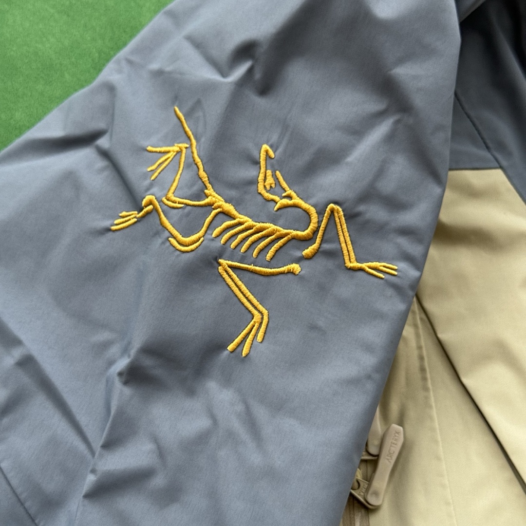 Arc'teryx Alpha SV Year Or The Snake GTX Jacket LNY2025 - Image 18