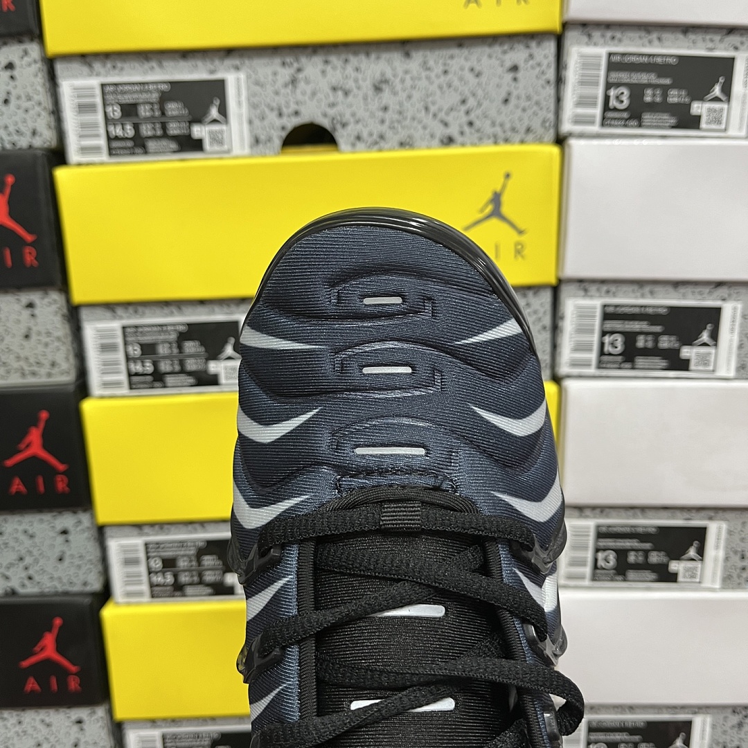 Nike Air VaporMax Plus Shark Black Grey Red Cushion - Image 4