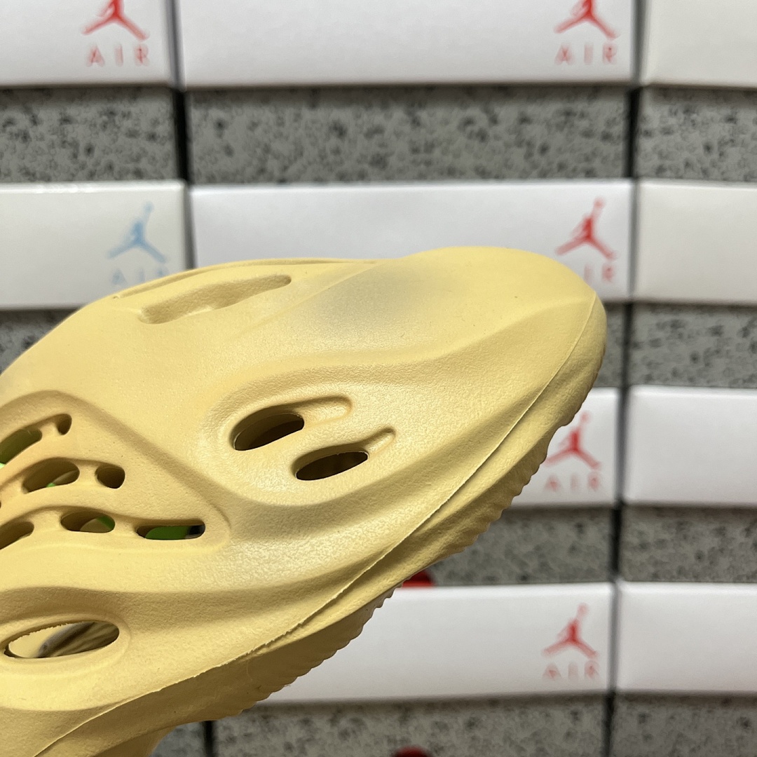 Adidas Slide/Foam Runner - Image 53