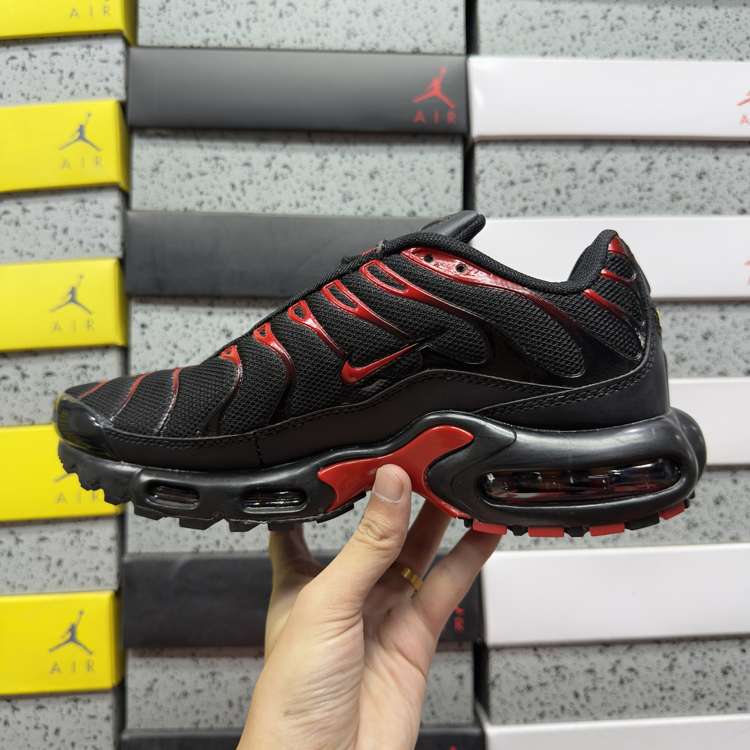 Nike Air Max Plus (Bred) - Image 4