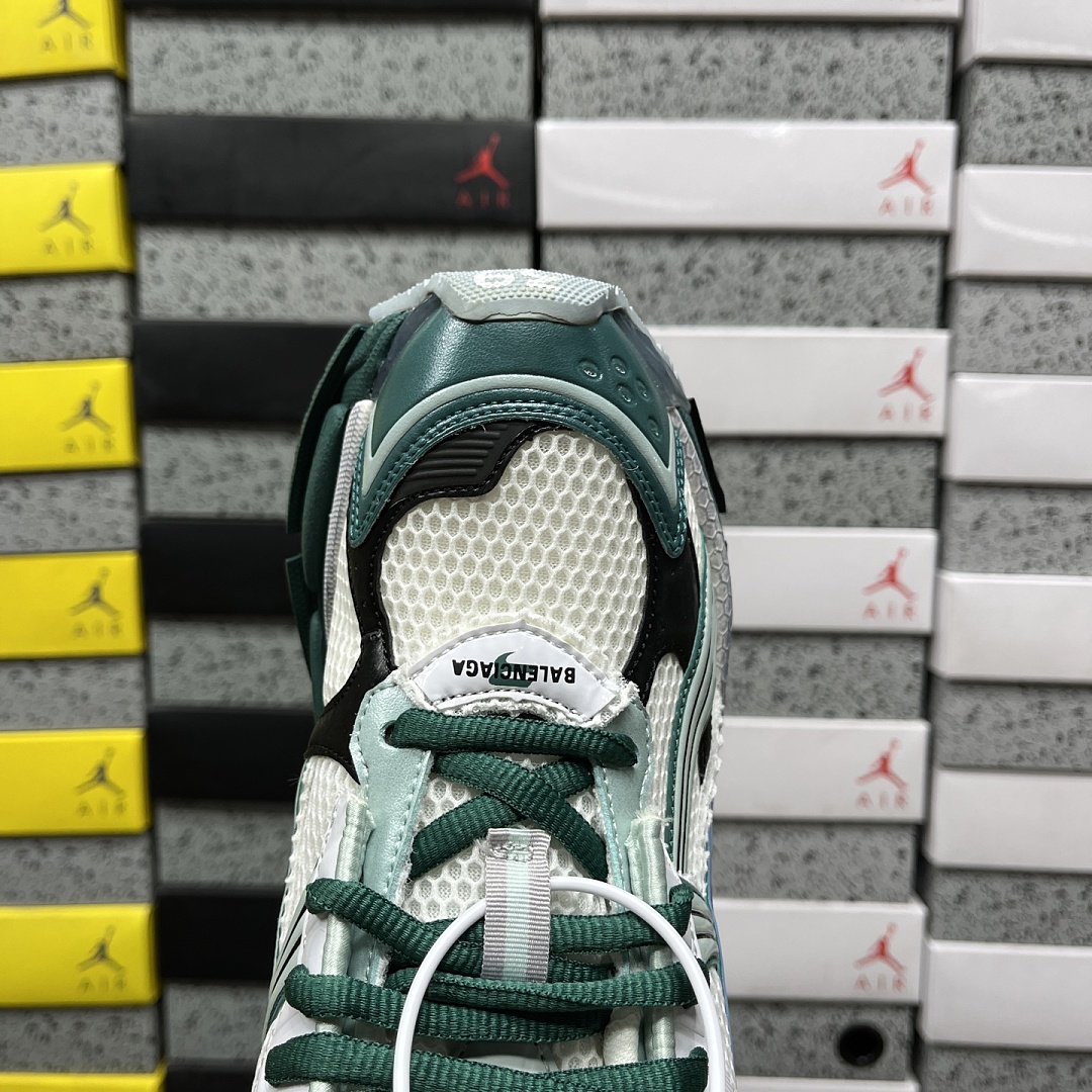 Balenciaga BLCG Runner 7.5 - Image 4