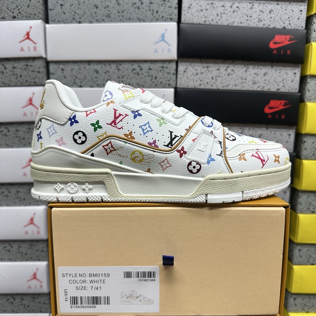 Louis Vuitton Trainer V2-13