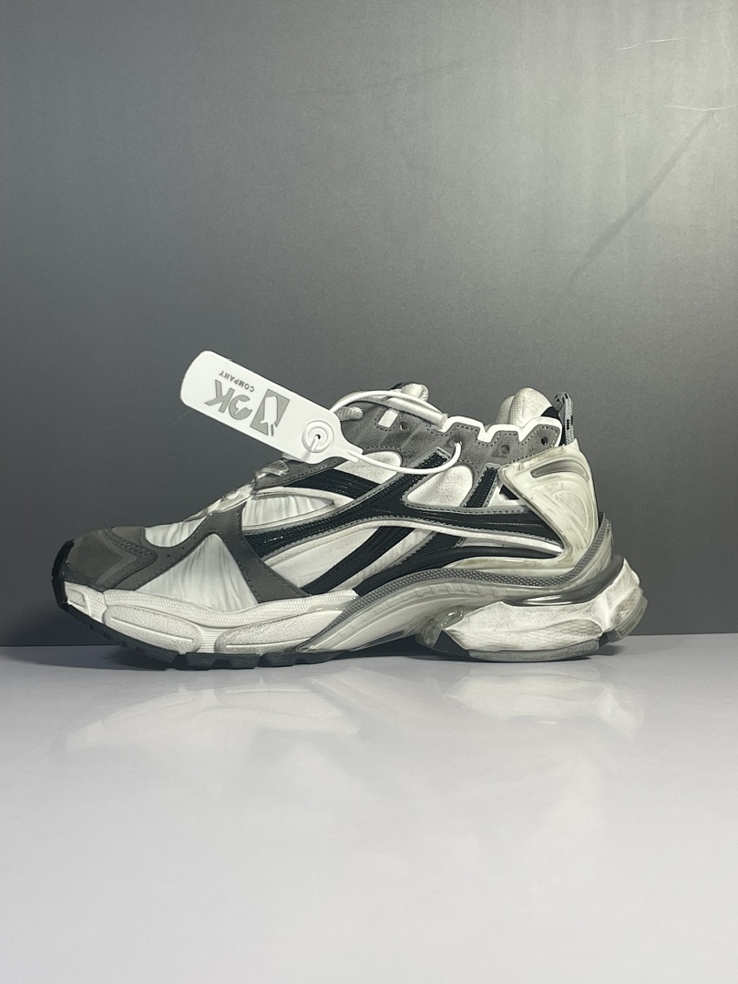 Balenciaga Runner 7.5 - Image 76