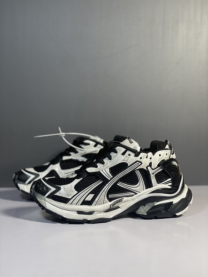 Balenciaga Runner 7.5 - Image 65