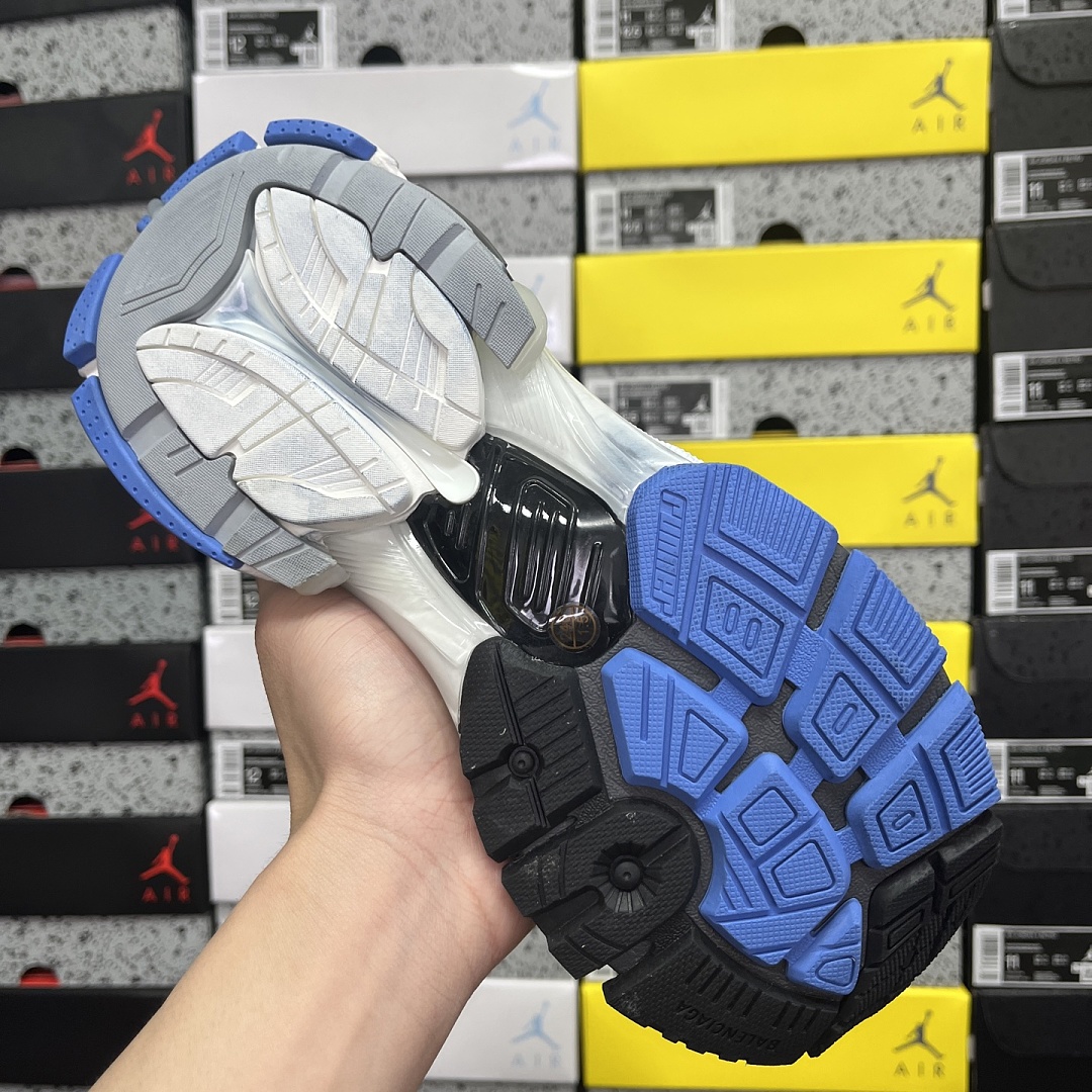 Balenciaga BLCG Runner 7.5 - Image 9