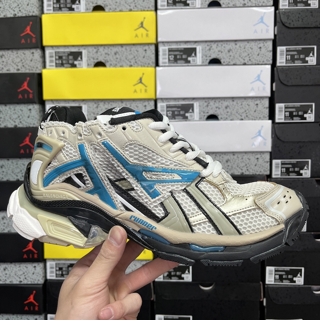 Balenciaga BLCG Runner 7.0 - Image 9