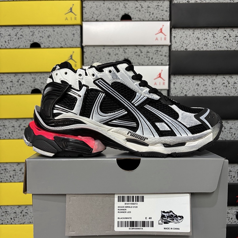 Balenciaga Runner LED 7.5 (Black White)