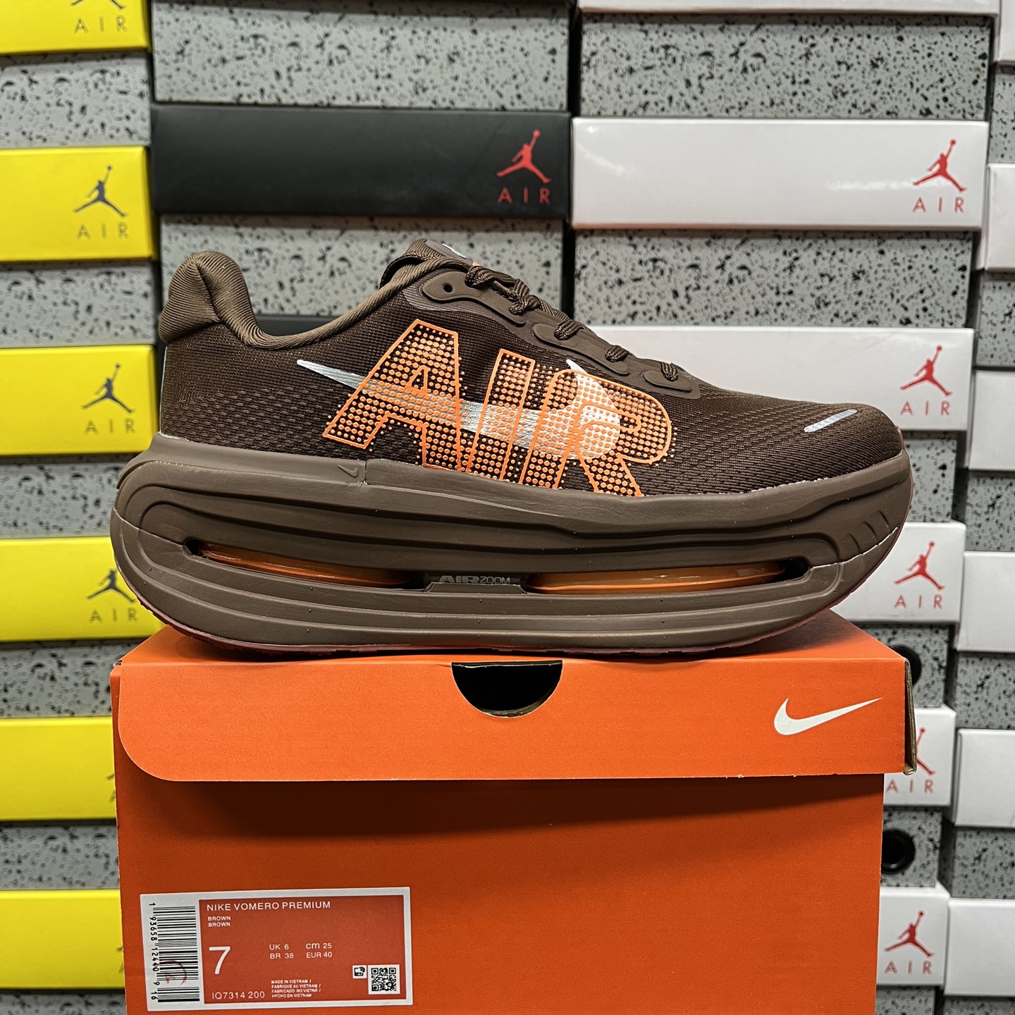 Nike Vomero Premium Renegade - Image 11