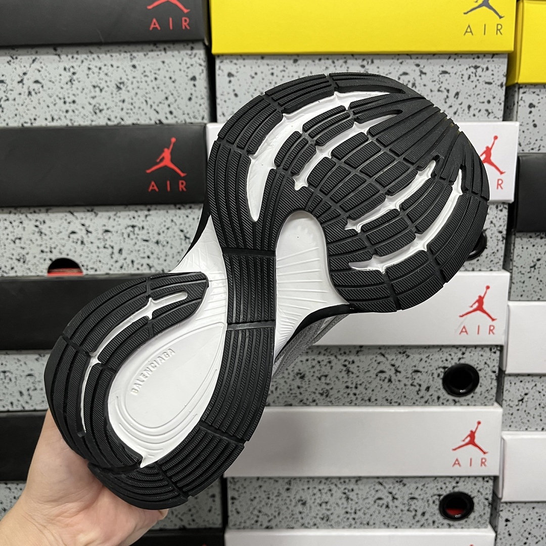 Balenciaga Circuit - Image 4