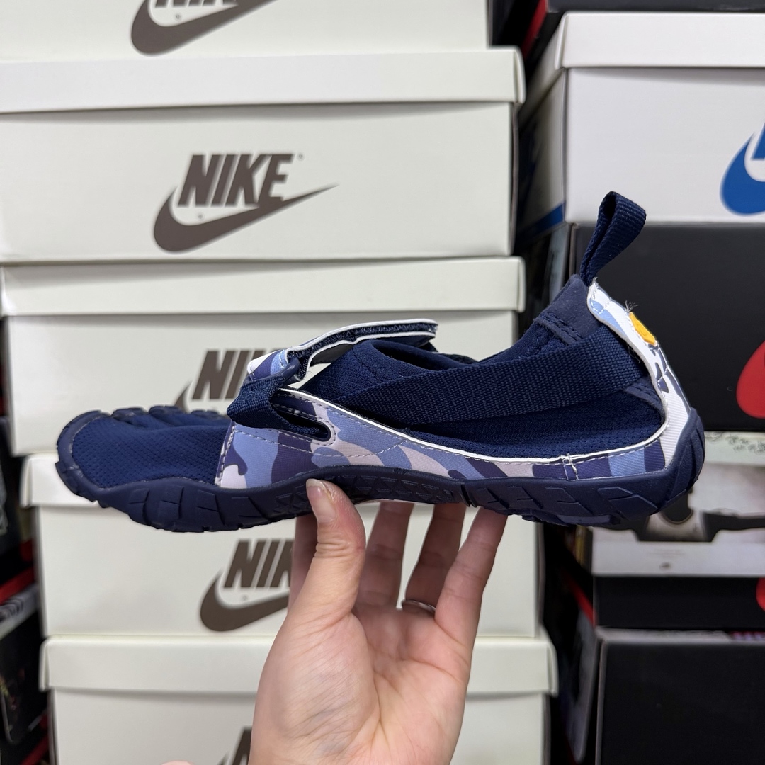 Suicoke Finger Chukka Boot S20MLC1 Blue Camo Velcro Strap - Image 2