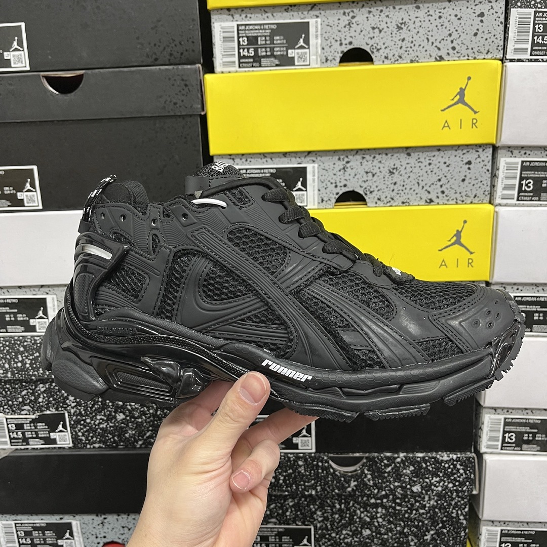 Balenciaga BLCG Runner 7.5 - Image 10