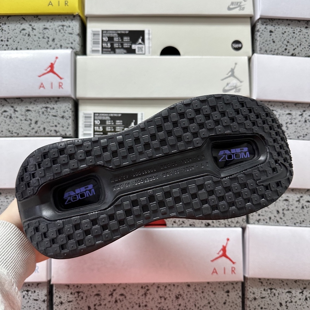 Nike Vomero Premium HQ2050-002 - Image 10