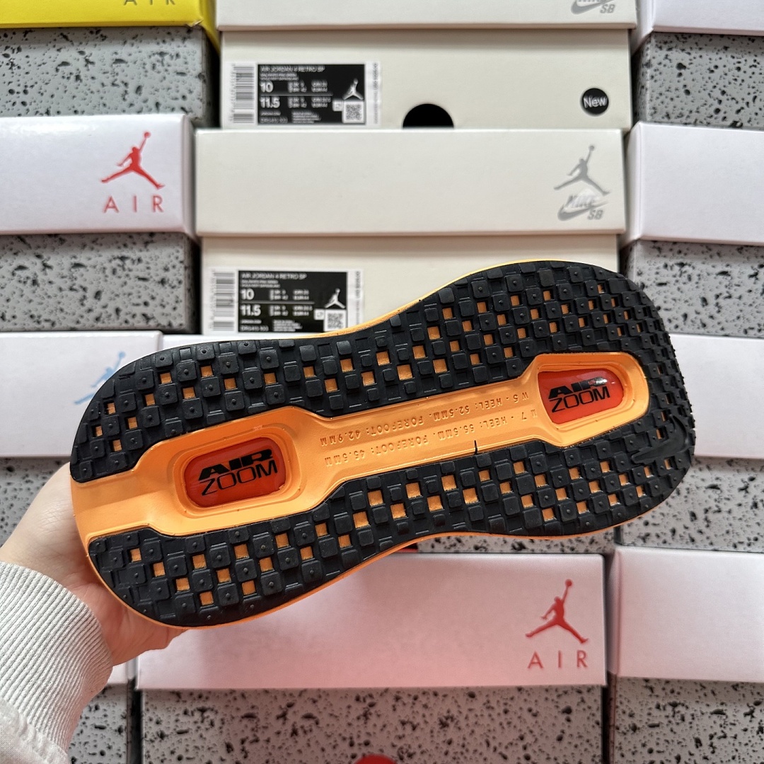 Nike Vomero Premium HQ2050-769 - Image 9