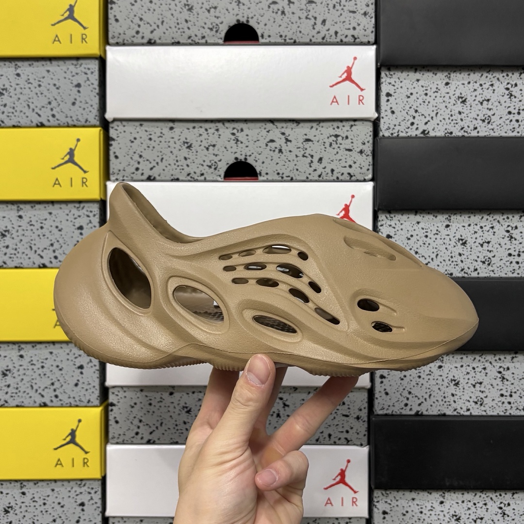 Adidas Yeezy Foam RNR Clay Taupe Clogs - Image 7