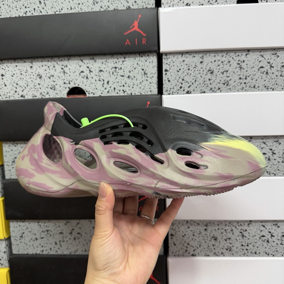 Adidas Slide/Foam Runner - Image 61
