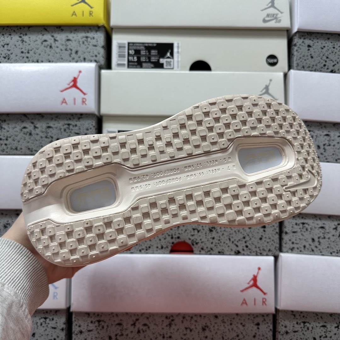 Nike Vomero Premium HQ2050-835 - Image 6