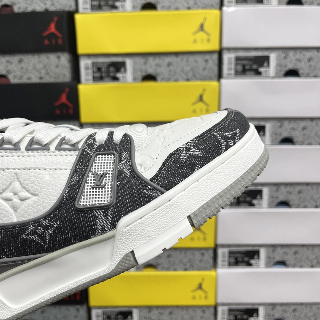 Louis Vuitton Trainer 1-02 - Image 5