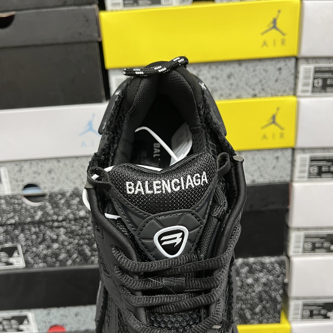 Balenciaga BLCG Runner 7.5 - Image 8