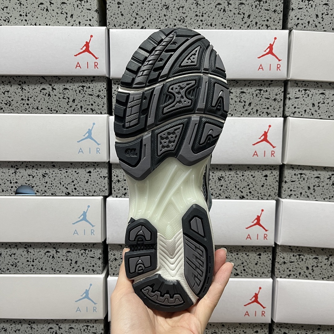 ASICS Gel-Kayano 14 Dolphin (Grey Pure Silver) - Image 3