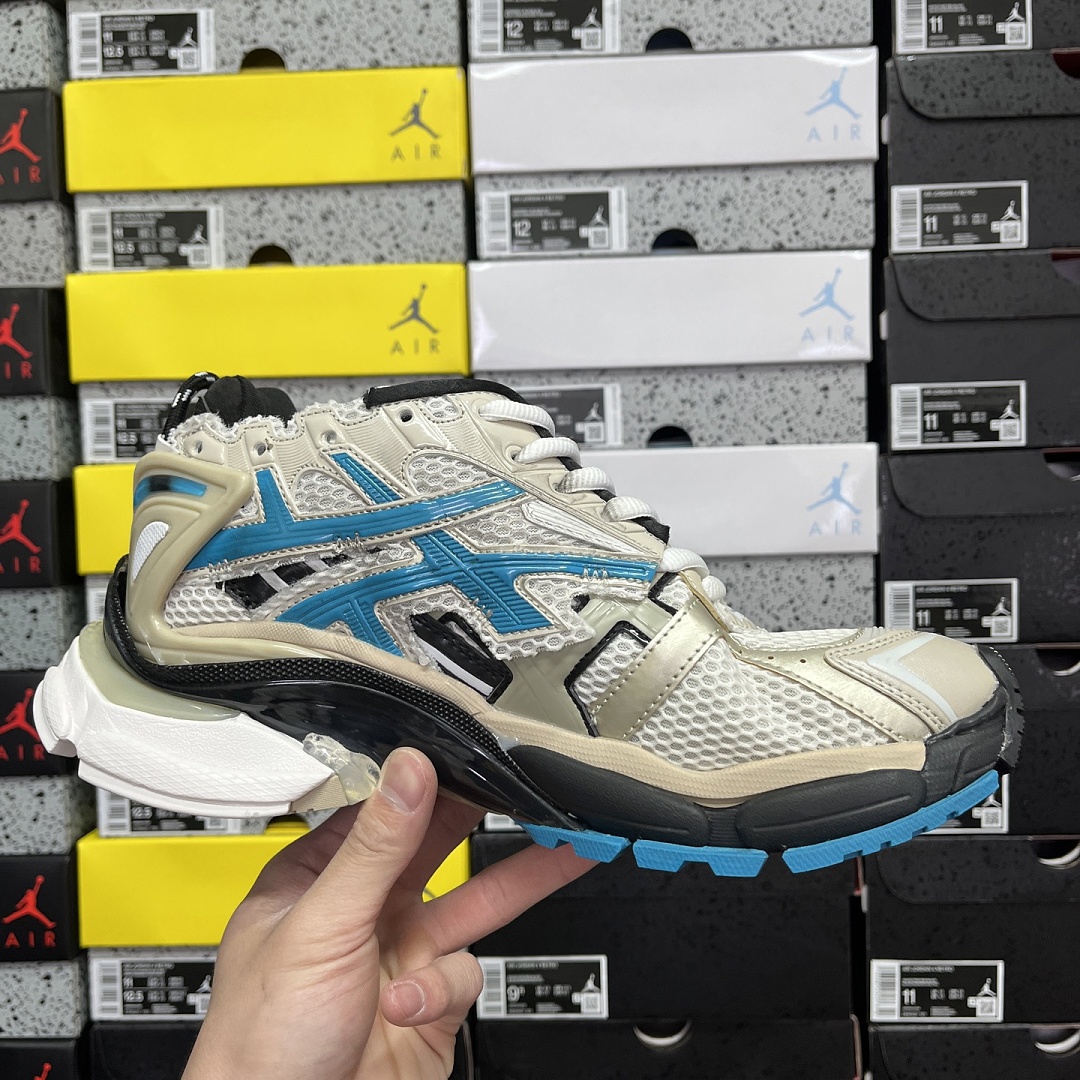 Balenciaga BLCG Runner 7.0 - Image 8