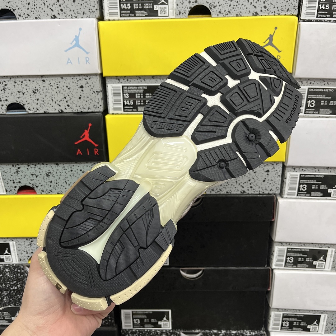 Balenciaga BLCG Runner 7.0 - Image 6