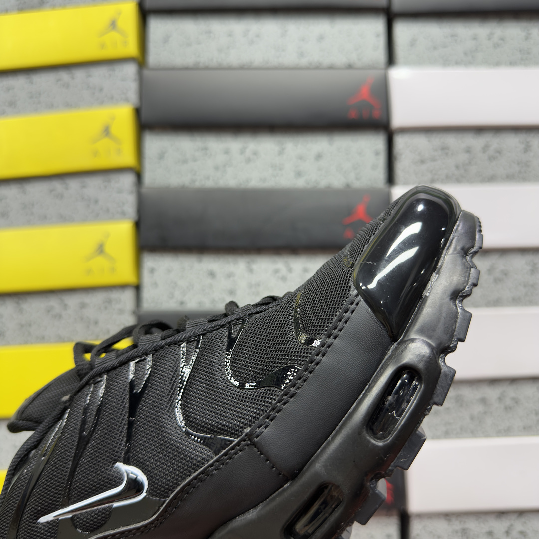 Nike Air Max Plus - Image 8