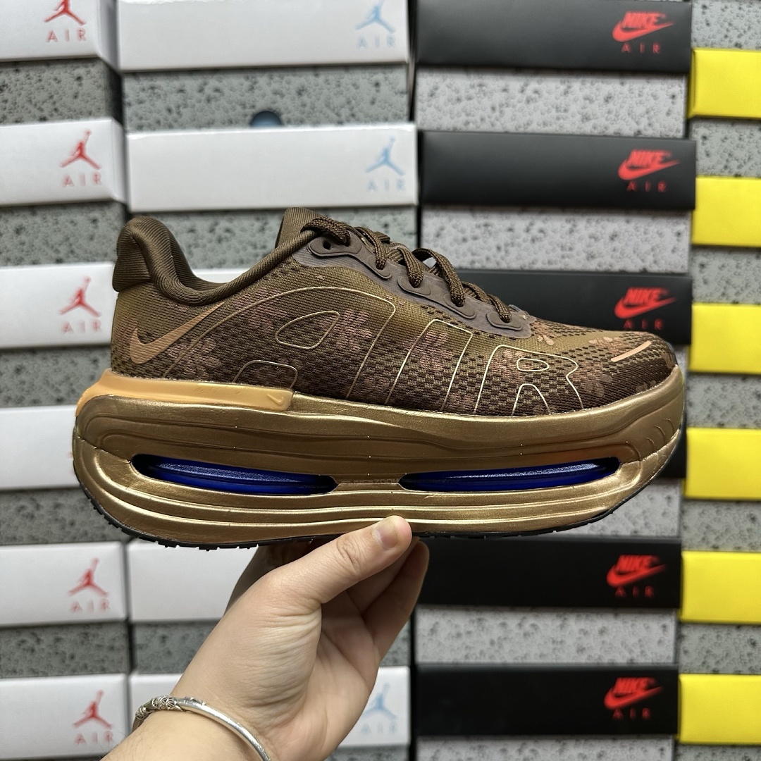 Nike Vomero Premium Flat Stout - Image 9