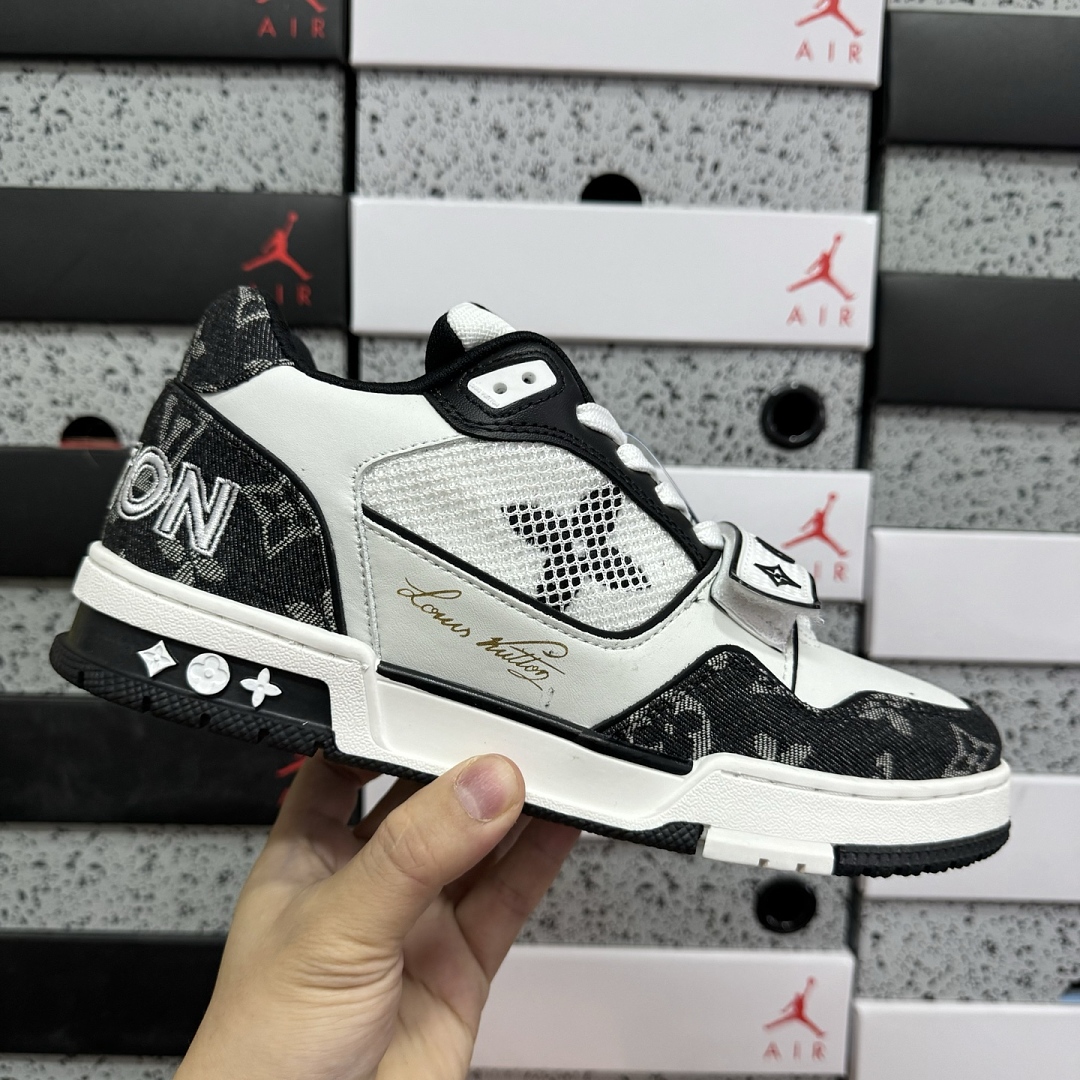 Louis Vuitton Trainer (Black White) - Image 2