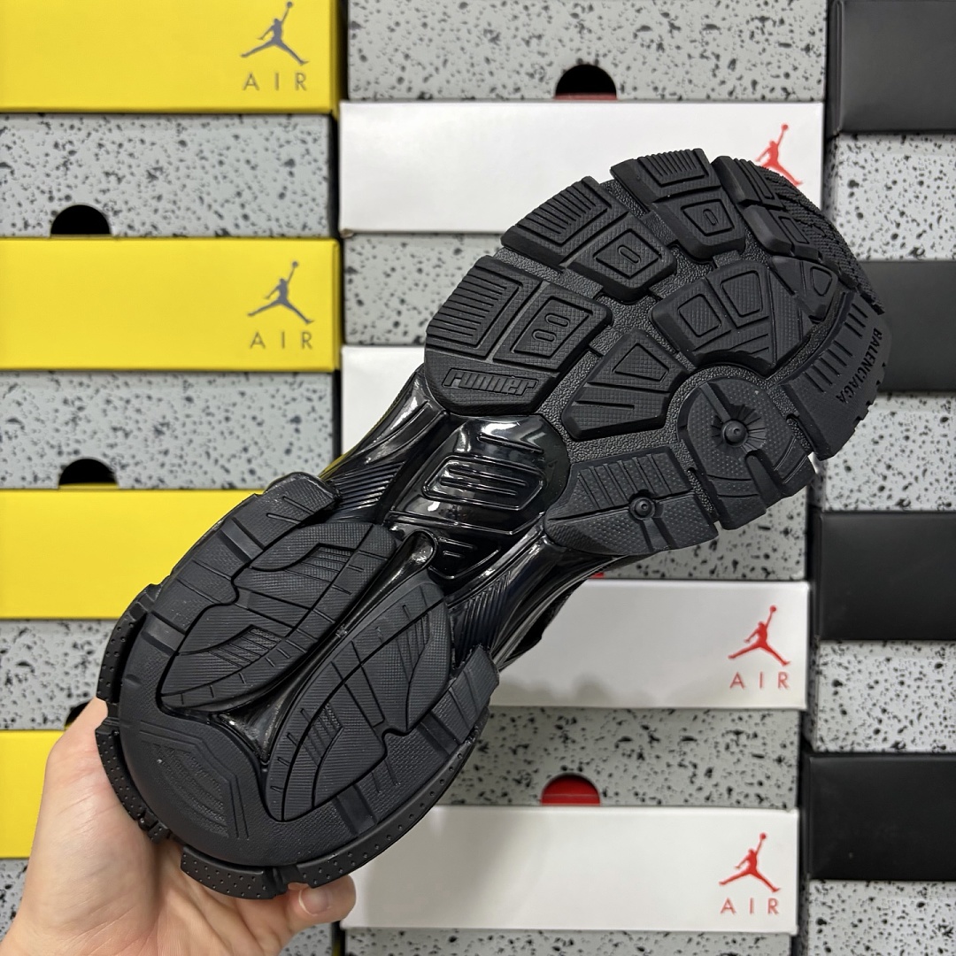 Balenciaga BLCG Runner Black 7.0 - Image 5