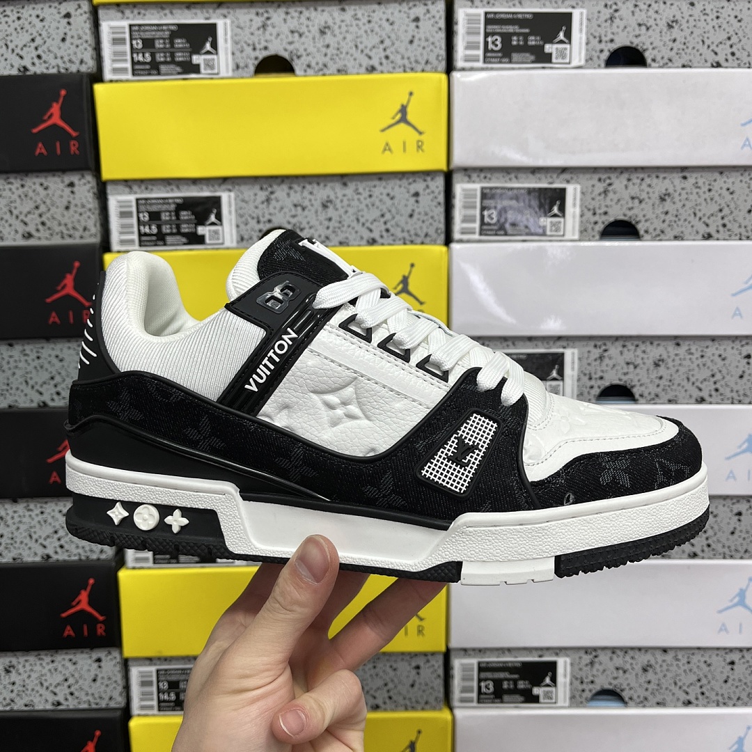 Louis Vuitton Trainer 1-03 - Image 4
