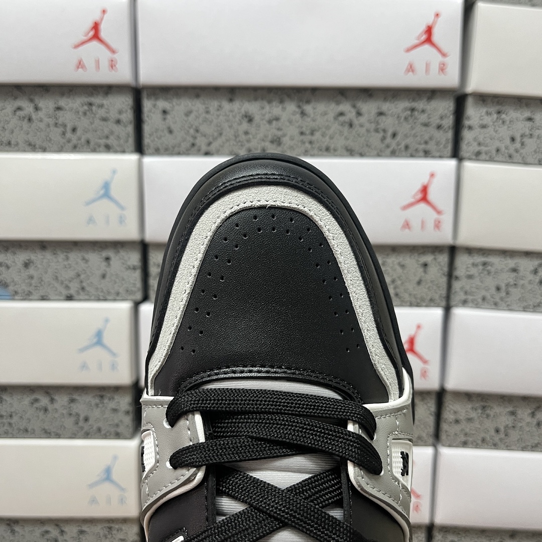 Louis Vuitton Trainer V2-05 - Image 2