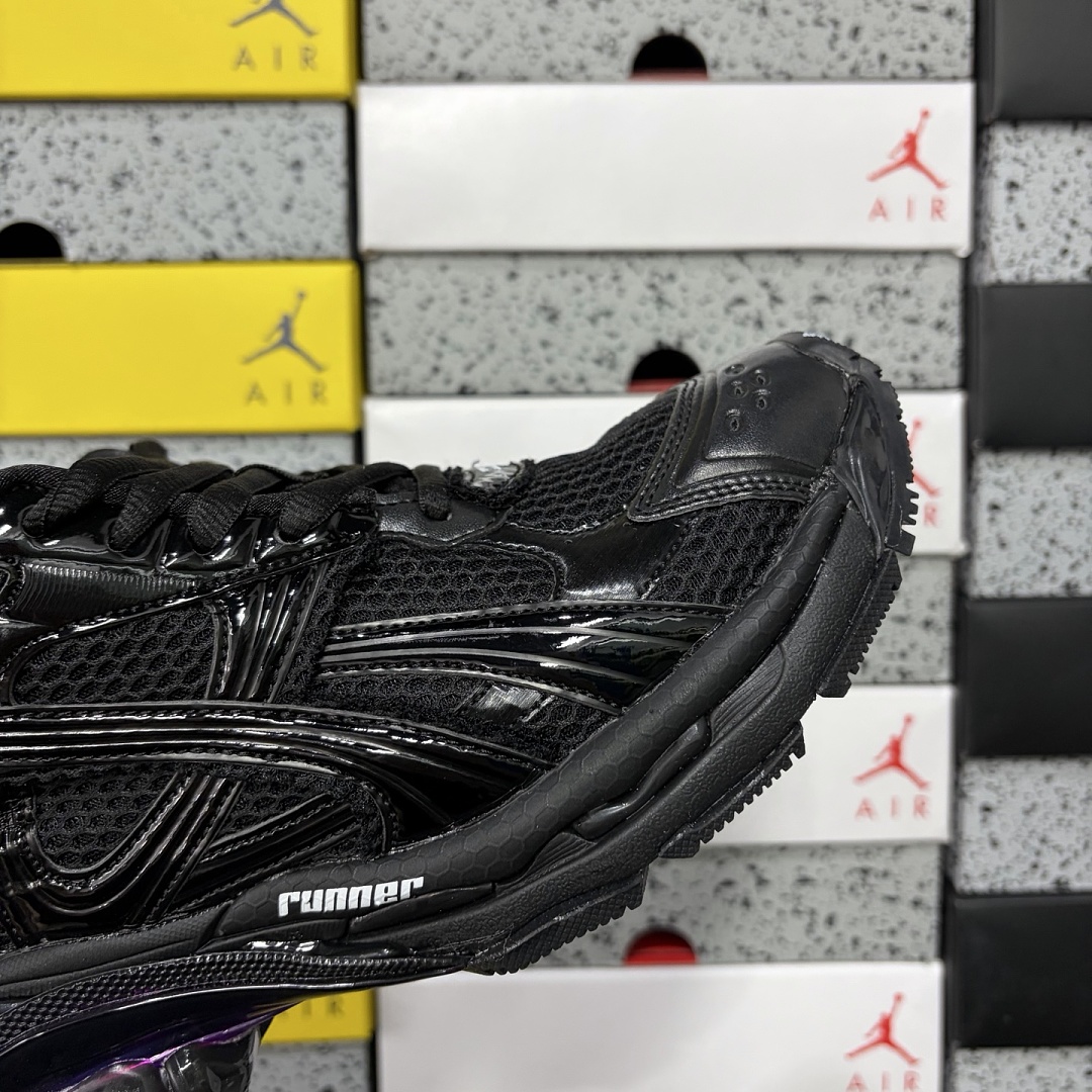 Balenciaga Runner LED Black 7.5 - Image 4