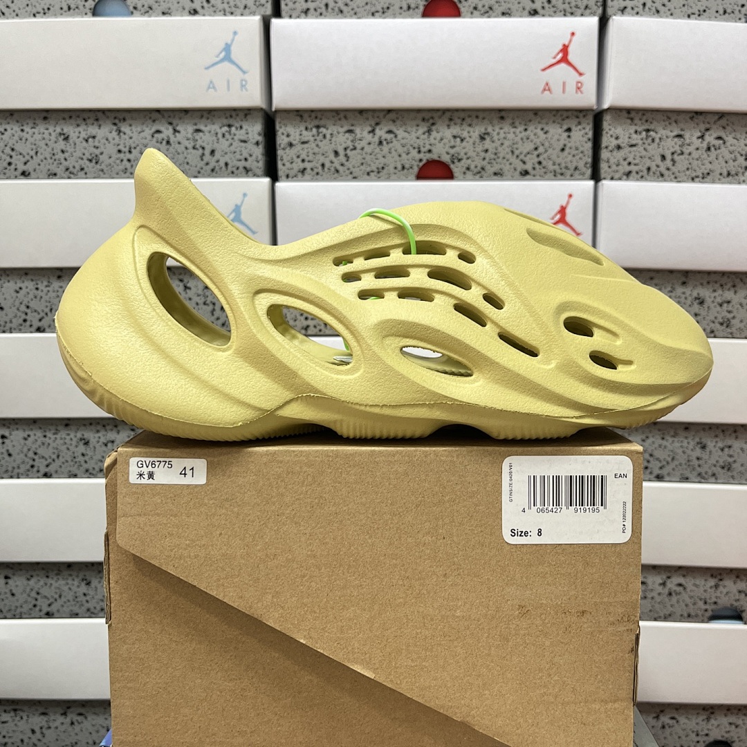 Adidas Slide/Foam Runner - Image 34