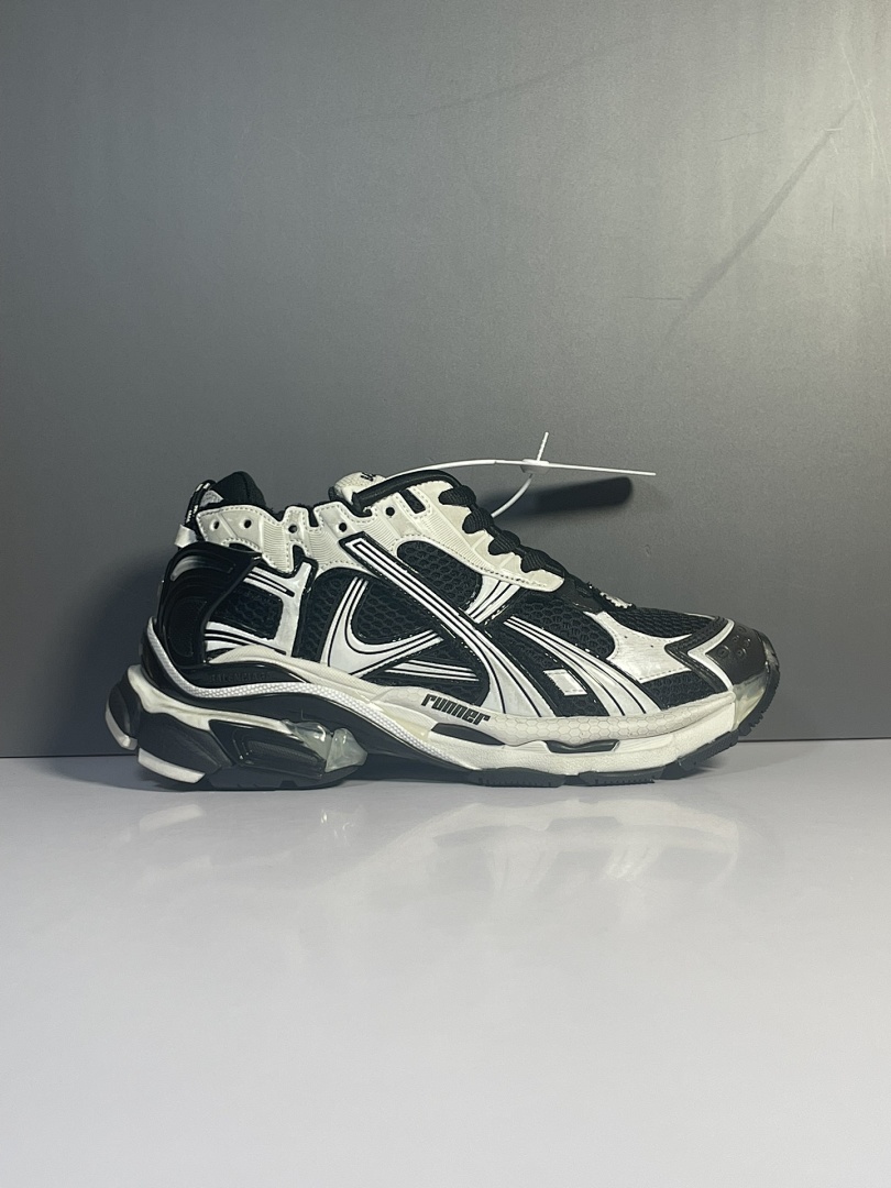 Balenciaga Runner 7.5 - Image 68