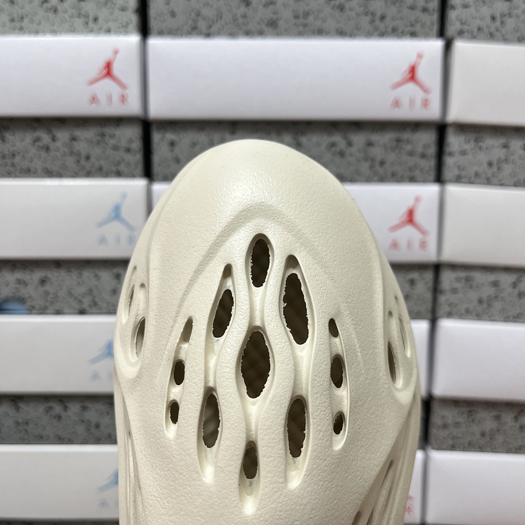 Adidas Slide/Foam Runner - Image 14