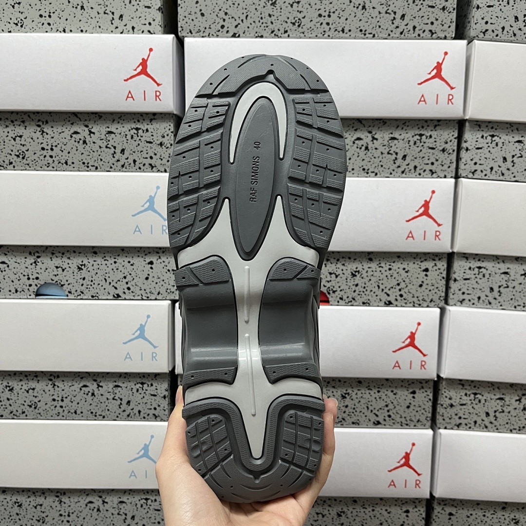 On Running Raf Simons Antei Low Top Concrete Suede - Image 3