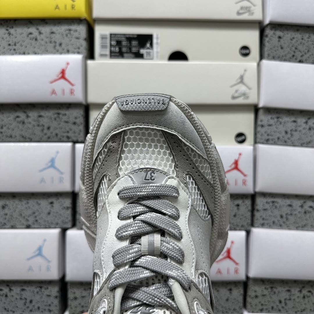Balenciaga 3XL Sneakers - Image 2