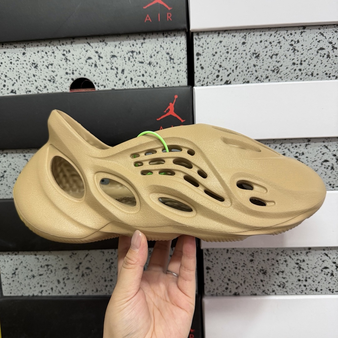 Adidas Slide/Foam Runner - Image 27