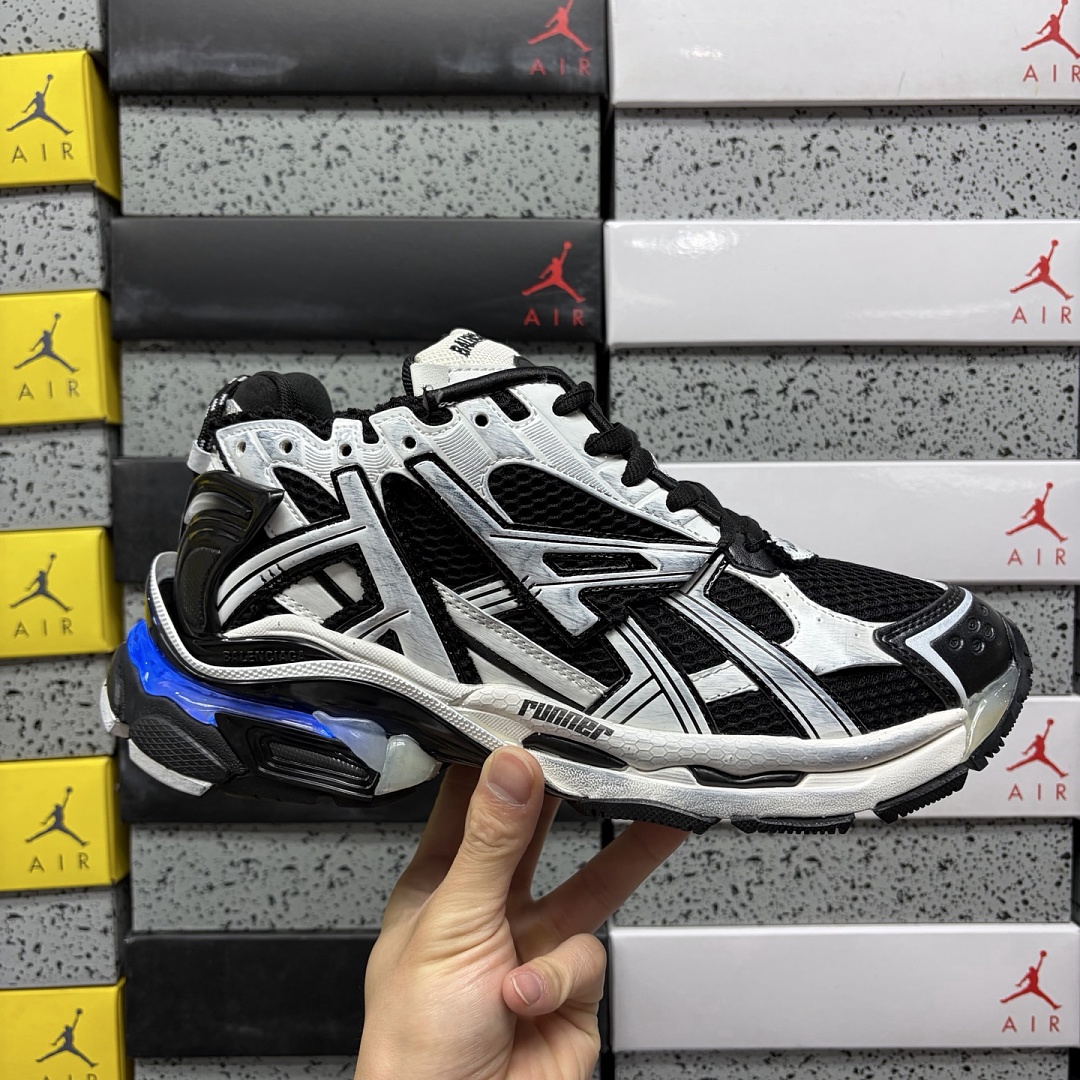 Balenciaga Runner LED 7 Gen - Image 11